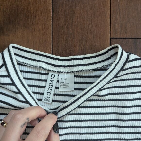 3/$20 H&M RIBBED STRIPE BASIC CROP TOP - Picture 2 of 2